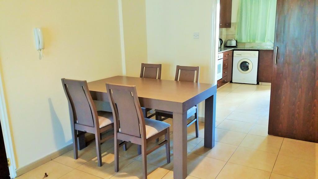 101 Mandritis Court Apartman Lárnaka Kültér fotó