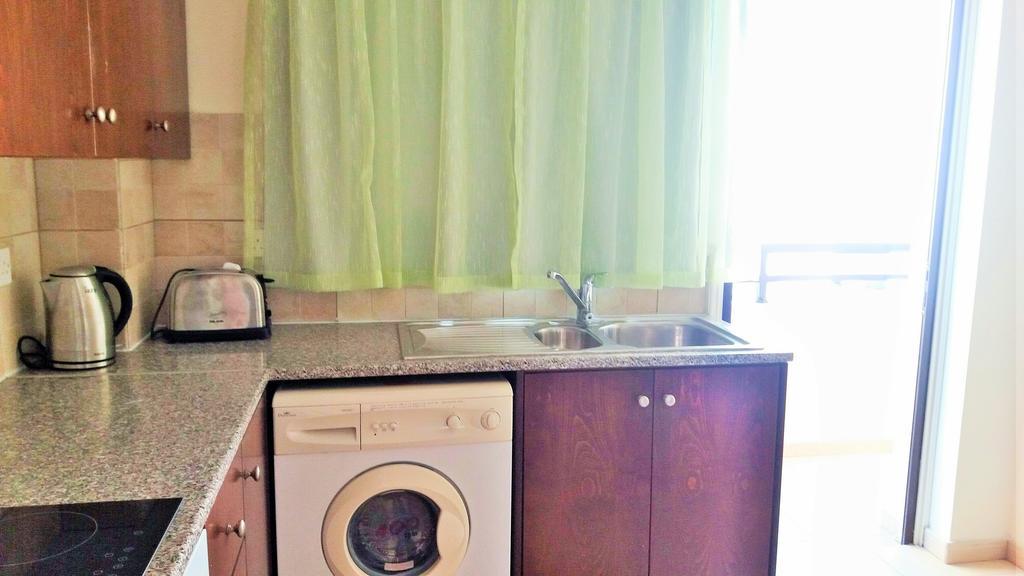 101 Mandritis Court Apartman Lárnaka Kültér fotó