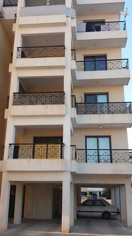 101 Mandritis Court Apartman Lárnaka Kültér fotó