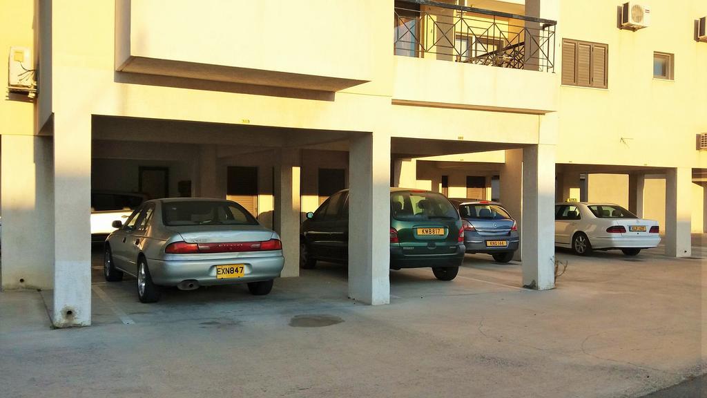 101 Mandritis Court Apartman Lárnaka Kültér fotó