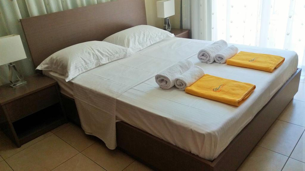 101 Mandritis Court Apartman Lárnaka Kültér fotó