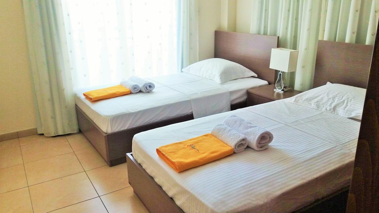 101 Mandritis Court Apartman Lárnaka Kültér fotó