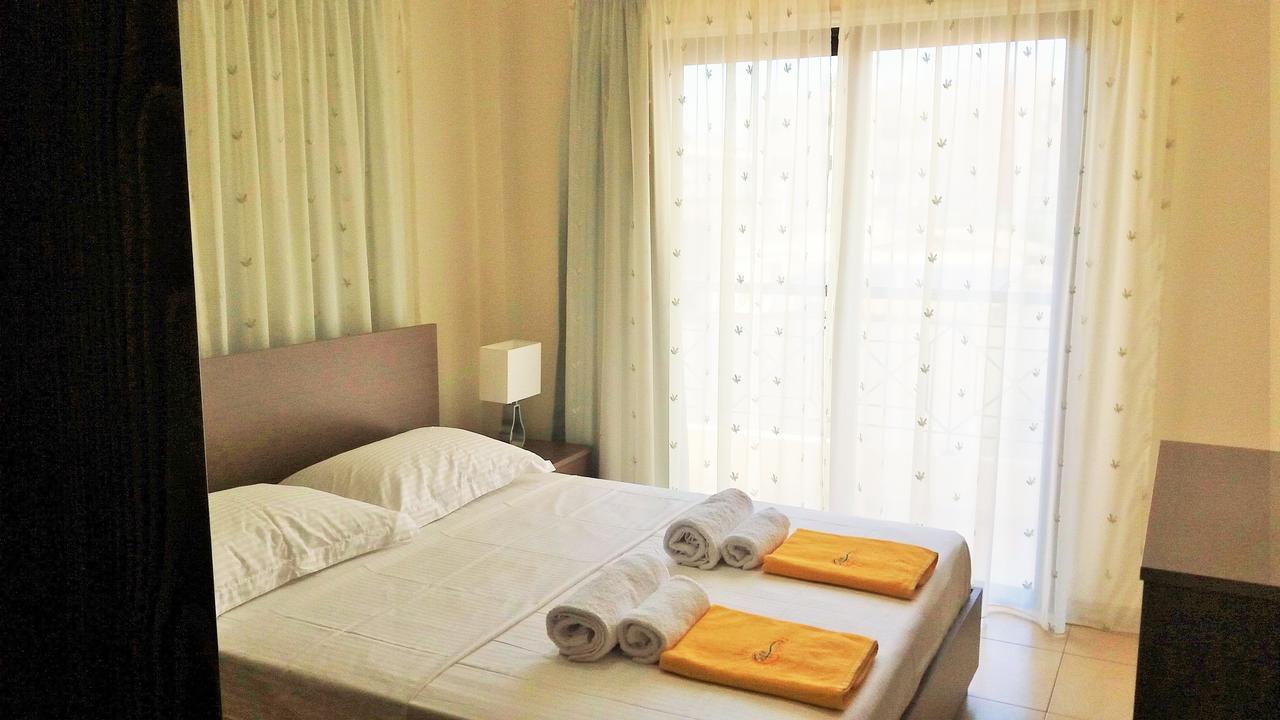 101 Mandritis Court Apartman Lárnaka Kültér fotó