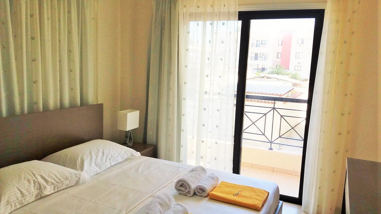 101 Mandritis Court Apartman Lárnaka Kültér fotó