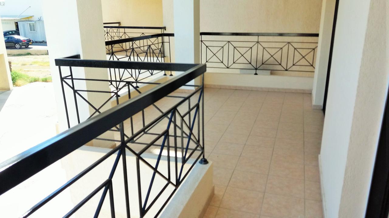 101 Mandritis Court Apartman Lárnaka Kültér fotó